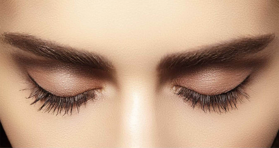 Corrección de asimetrías en cejas